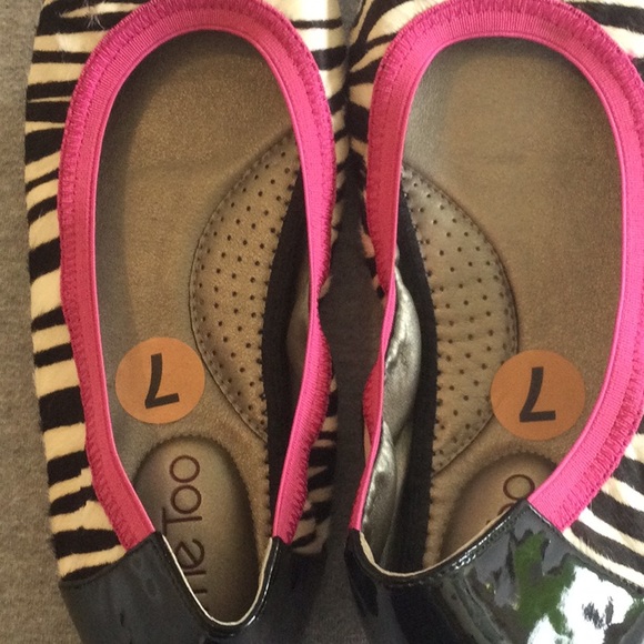 FINAL PRICE NWOB Me Too Heather zebra pattern flat - Size 7M. - Picture 3 of 16